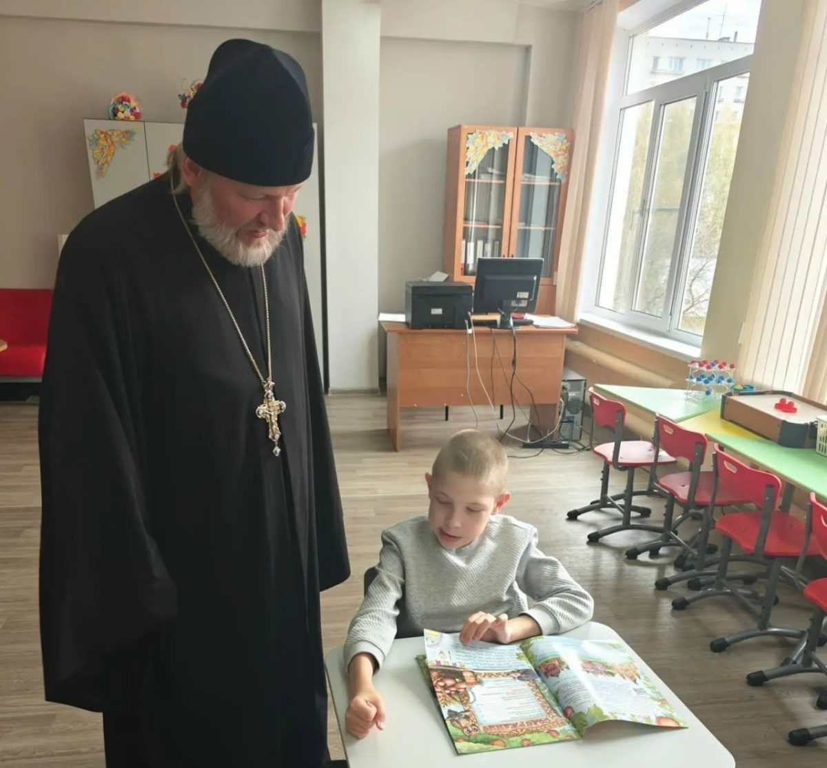 Помощник благочинного Автозаводского округа по образованию посетил школу № 128
