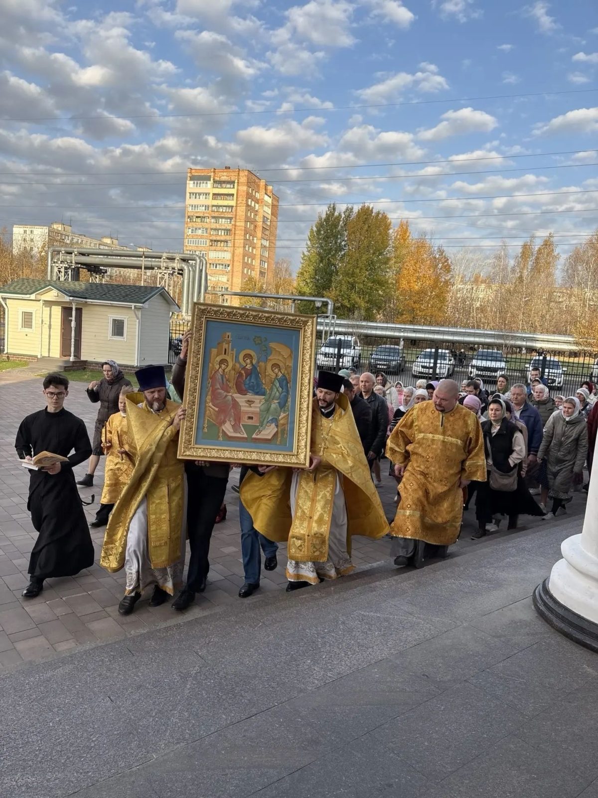 В нижегородском храме в честь святого благоверного князя Георгия Всеволодовича торжественно встретили икону Святой Троицы